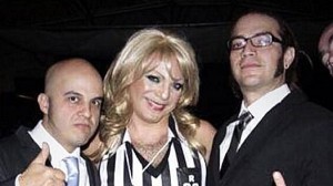¿Sale del closet o es sólo actuación?