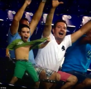 El niño que Baila como Miley Cyrus